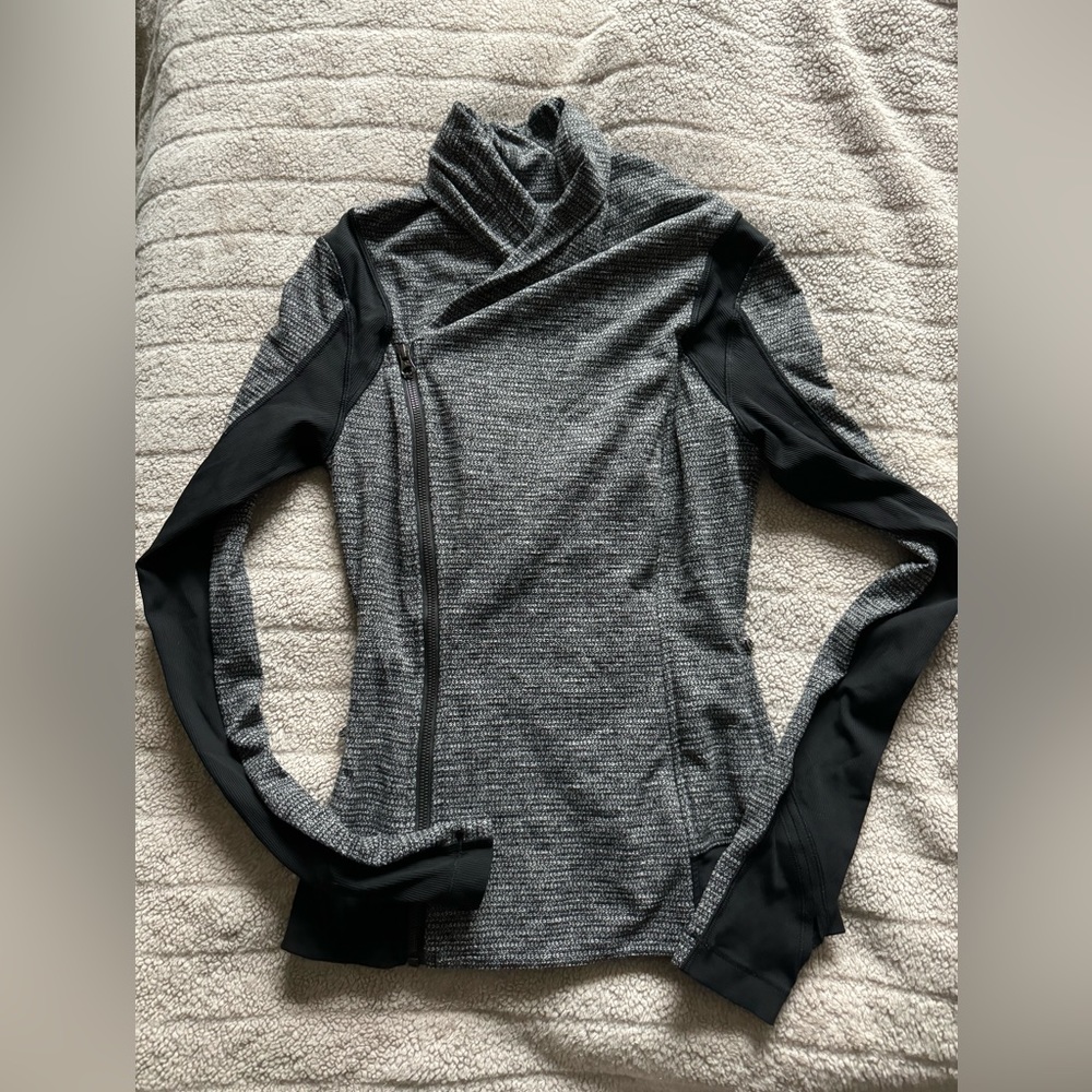 LULULEMON size 4 zip jacket